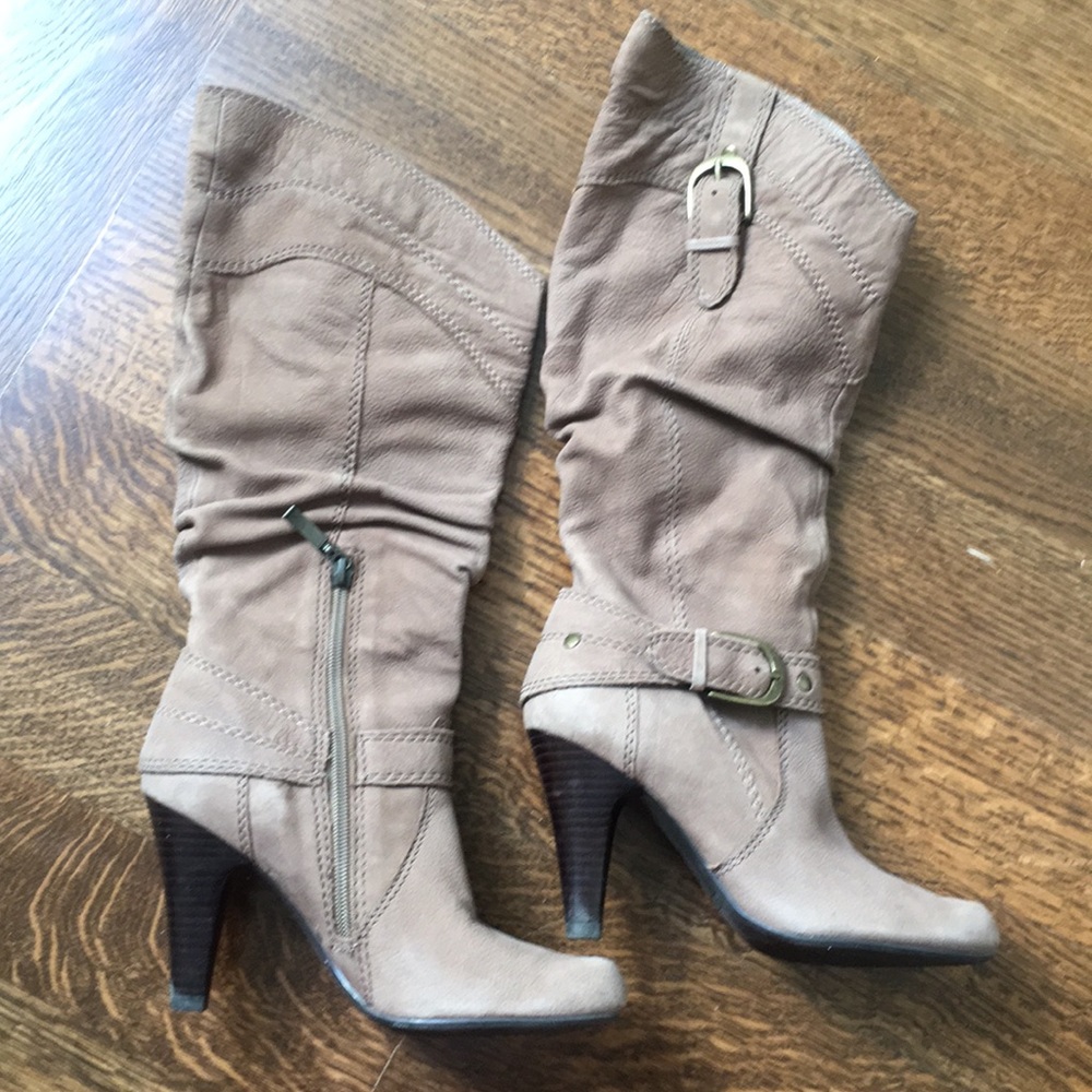 Cute tan Guess boots